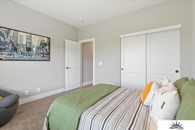 19950 Weir Street, Omaha, NE 68135