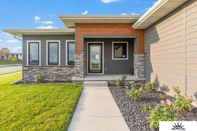 19950 Weir Street, Omaha, NE 68135