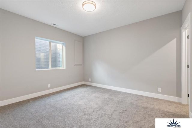 19950 Weir Street, Omaha, NE 68135