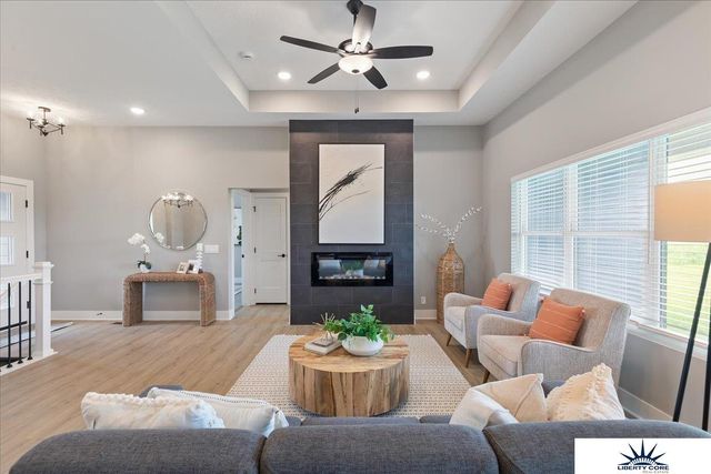 19950 Weir Street, Omaha, NE 68135