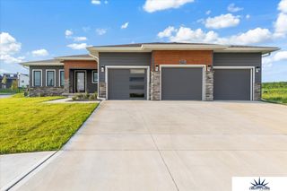 19950 Weir Street, Omaha, NE 68135