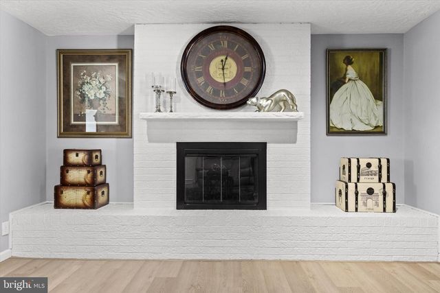 4009 ROBINHOOD DR, York, PA 17408