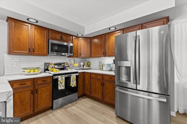 4009 ROBINHOOD DR, York, PA 17408