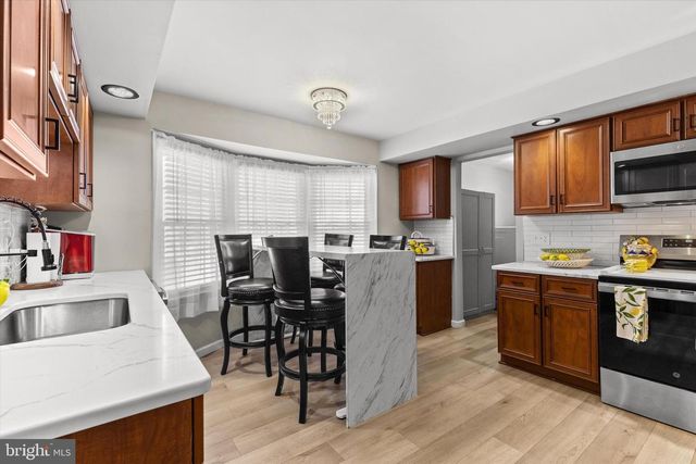 4009 ROBINHOOD DR, York, PA 17408