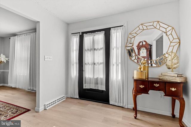 4009 ROBINHOOD DR, York, PA 17408