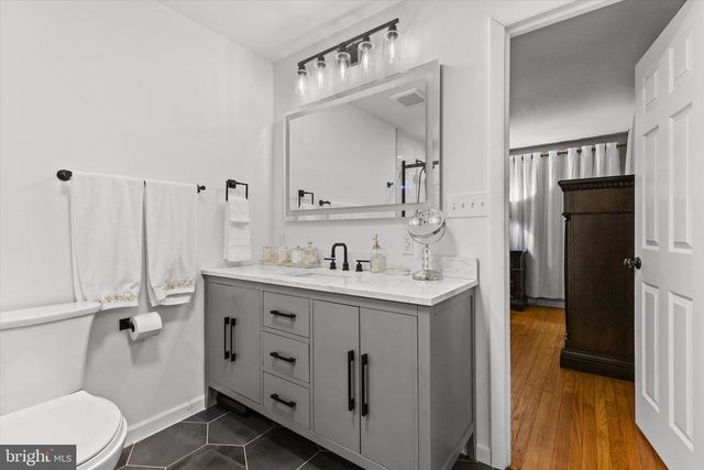 4009 ROBINHOOD DR, York, PA 17408