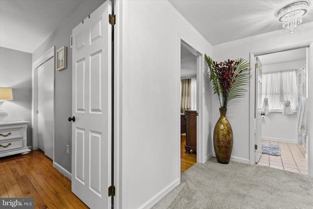 4009 ROBINHOOD DR, York, PA 17408