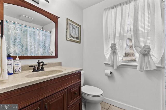 4009 ROBINHOOD DR, York, PA 17408