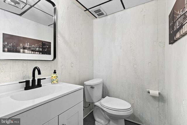 4009 ROBINHOOD DR, York, PA 17408