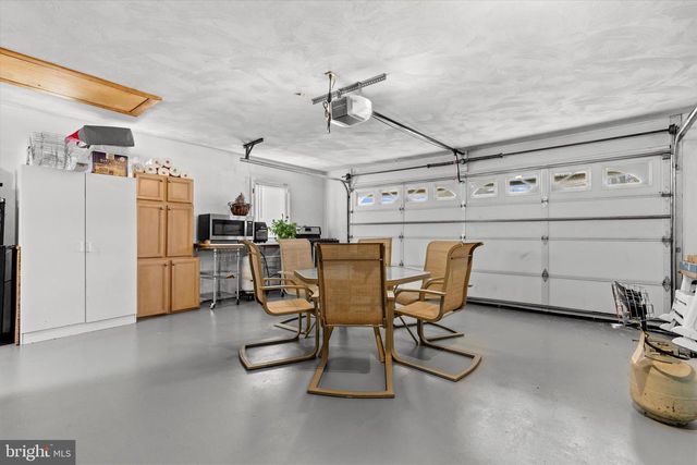 4009 ROBINHOOD DR, York, PA 17408