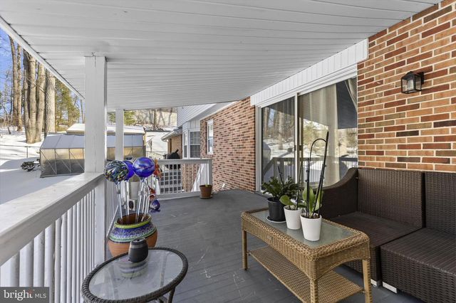 4009 ROBINHOOD DR, York, PA 17408