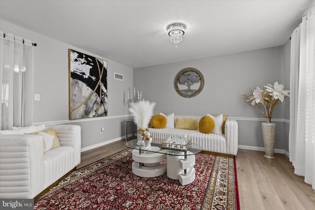 4009 ROBINHOOD DR, York, PA 17408