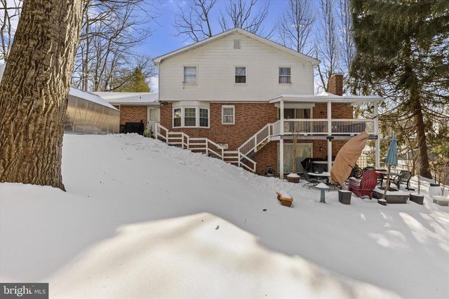 4009 ROBINHOOD DR, York, PA 17408