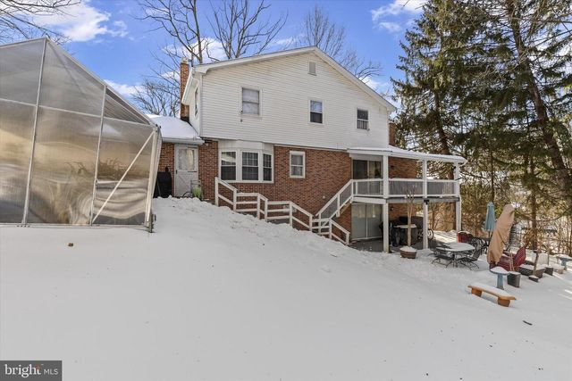 4009 ROBINHOOD DR, York, PA 17408