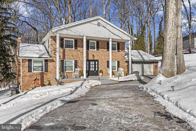 4009 ROBINHOOD DR, York, PA 17408