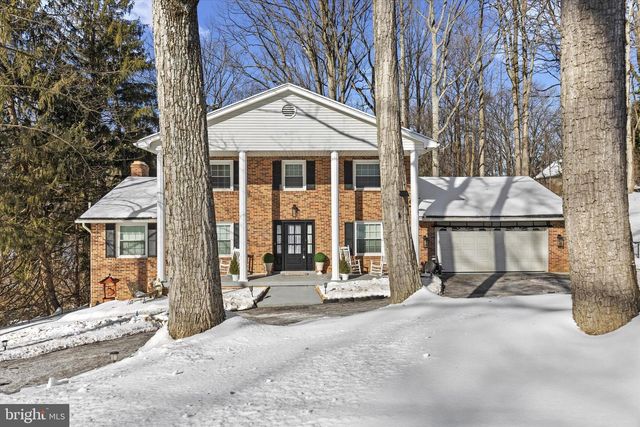 4009 ROBINHOOD DR, York, PA 17408