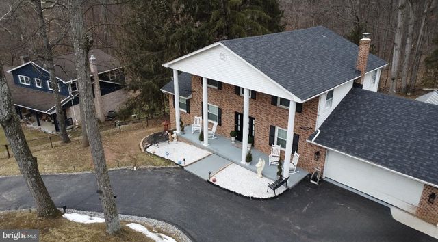 4009 ROBINHOOD DR, York, PA 17408