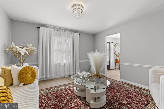 4009 ROBINHOOD DR, York, PA 17408