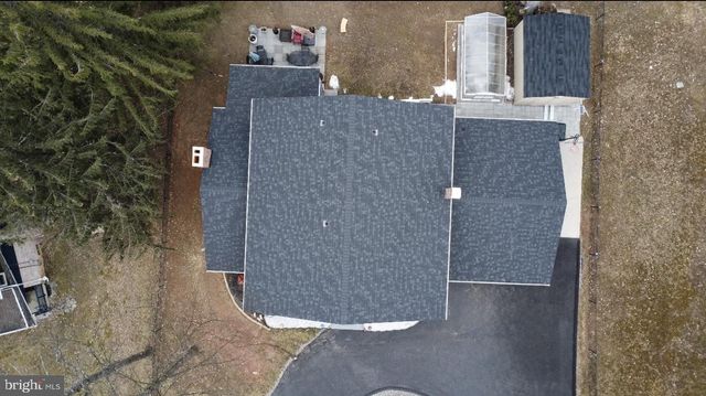 4009 ROBINHOOD DR, York, PA 17408