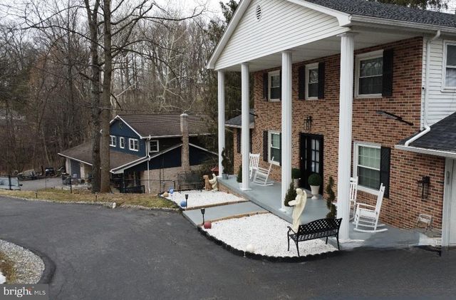 4009 ROBINHOOD DR, York, PA 17408