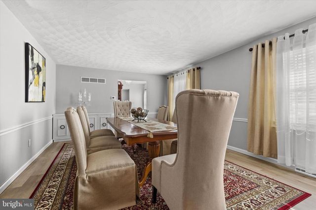 4009 ROBINHOOD DR, York, PA 17408