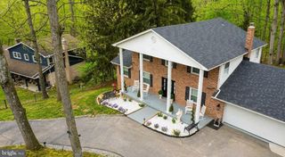 4009 ROBINHOOD DR, York, PA 17408