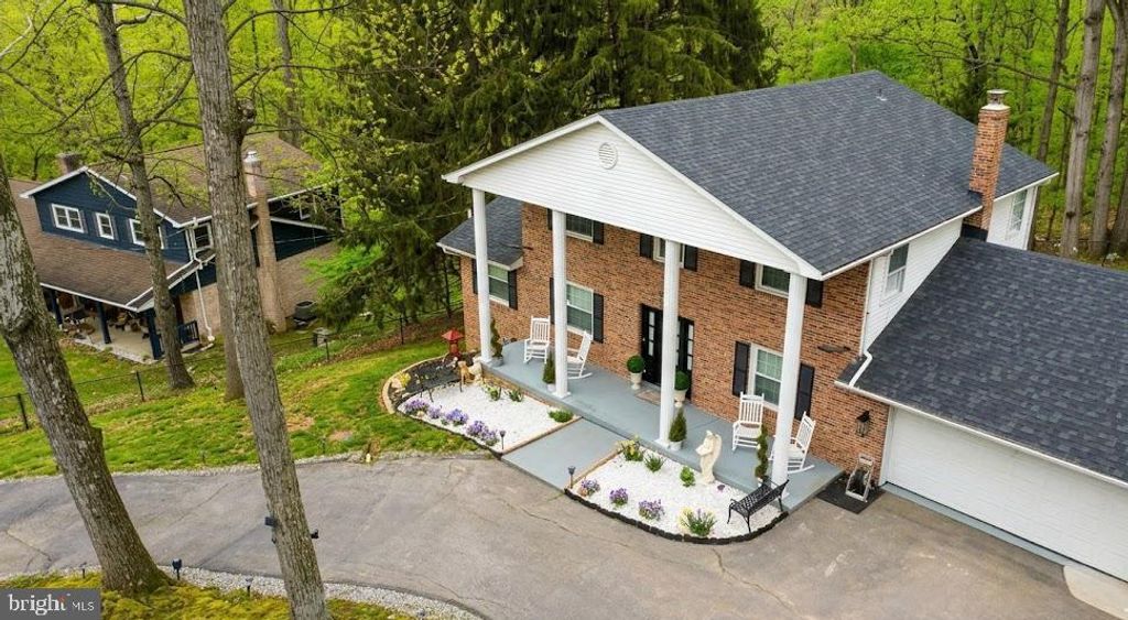 4009 ROBINHOOD DR, York, PA 17408