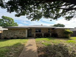 1922 Kensington Drive, Carrollton, TX 75007