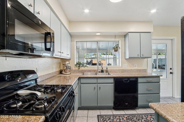 2042 W STELLA Lane, Phoenix, AZ 85015