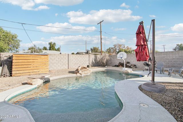 2042 W STELLA Lane, Phoenix, AZ 85015