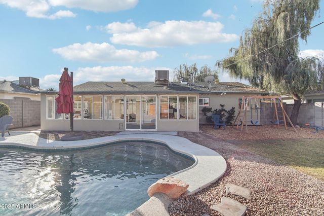 2042 W STELLA Lane, Phoenix, AZ 85015