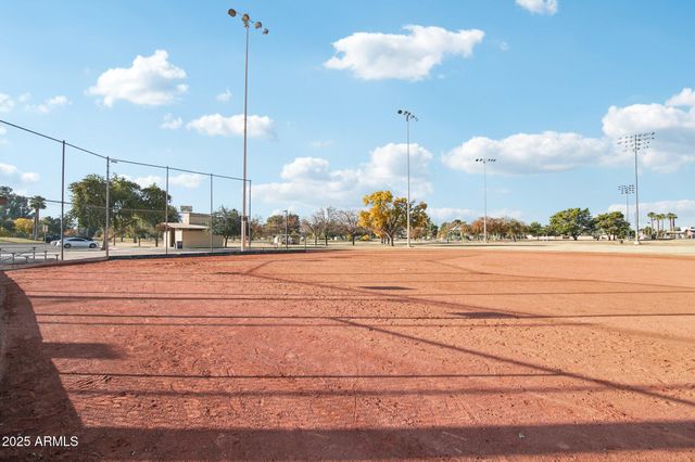 2042 W STELLA Lane, Phoenix, AZ 85015