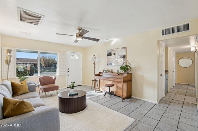 2042 W STELLA Lane, Phoenix, AZ 85015