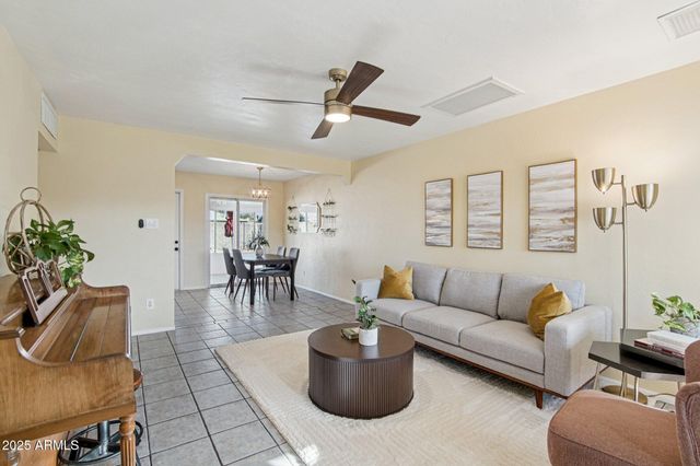 2042 W STELLA Lane, Phoenix, AZ 85015