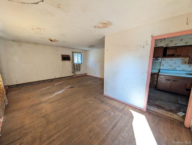 388 Vespucci Avenue, Copiague, NY 11726