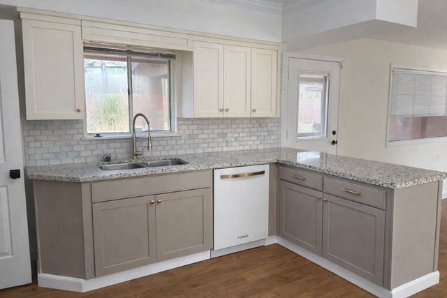 2515 Baycrest Dr, Houston, TX 77058