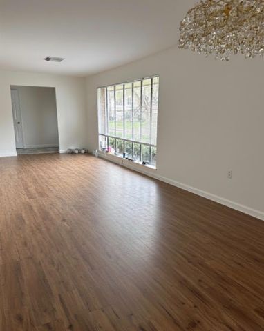 2515 Baycrest Dr, Houston, TX 77058