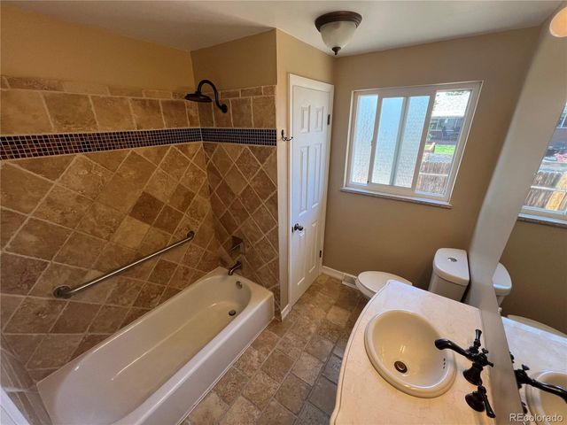 7021 Saulsbury St, Arvada, CO 80003