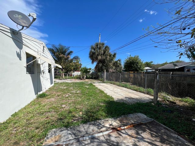 2012 Ardmore Road, West Palm Beach, FL 33409