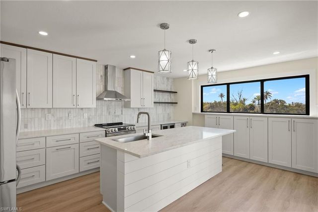 3702 Coquina DR, Sanibel, FL 33957