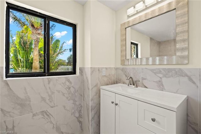 3702 Coquina DR, Sanibel, FL 33957