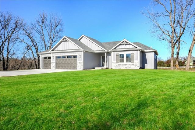 17860 Clearview Drive, Leavenworth, KS 66048