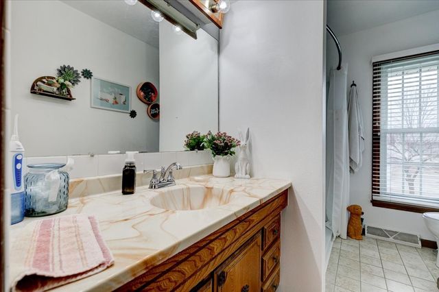 4104 E Garden Avenue, Des Moines, IA 50317