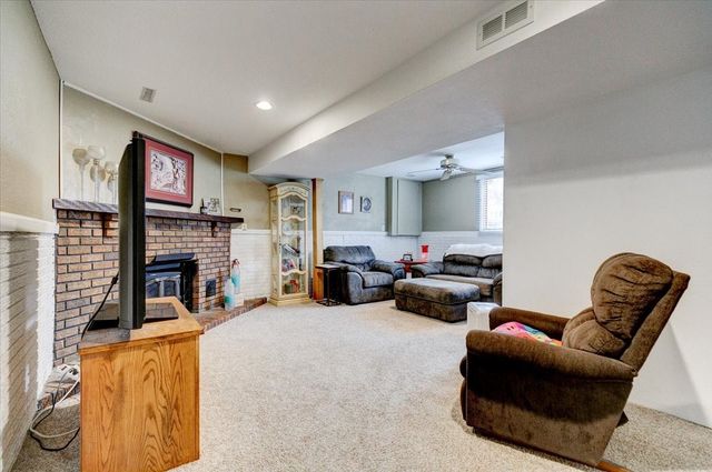 4104 E Garden Avenue, Des Moines, IA 50317