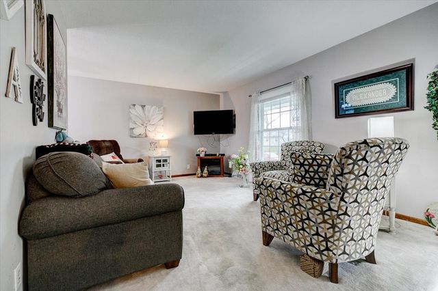 4104 E Garden Avenue, Des Moines, IA 50317