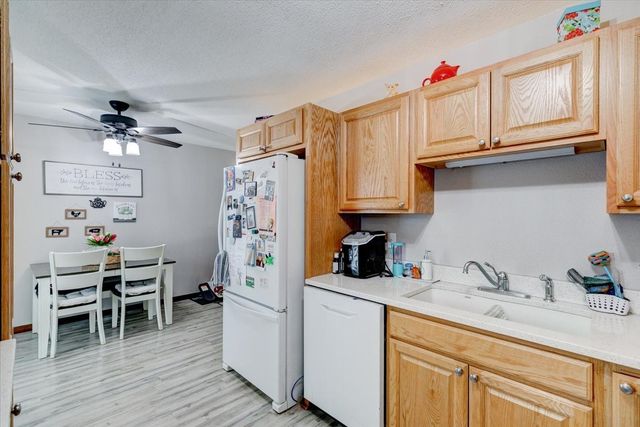 4104 E Garden Avenue, Des Moines, IA 50317