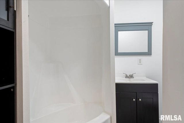 116 E CENTER Street, Mt Auburn, IL 62547