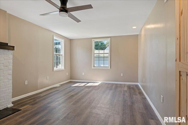 116 E CENTER Street, Mt Auburn, IL 62547