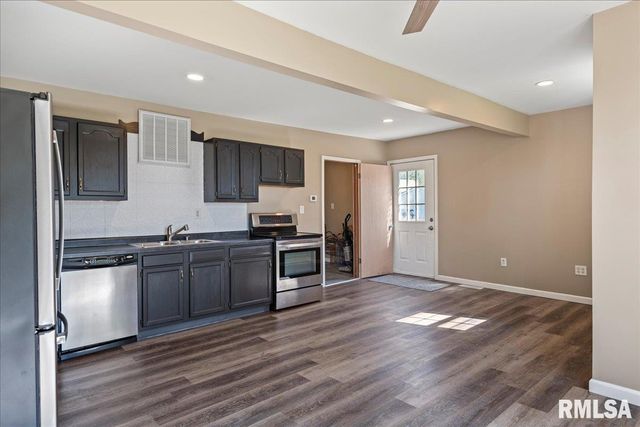 116 E CENTER Street, Mt Auburn, IL 62547