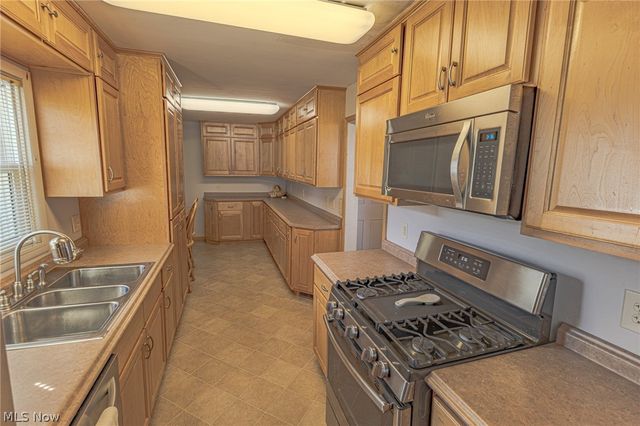 208 Stealey Street, Middlebourne, WV 26149